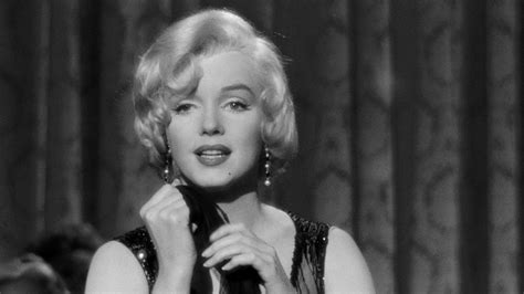 Warum Some Like It Hot ein Hit aus den Swinging Sixties ist und Marilyn Monroe einen unvergesslichen Auftritt liefert?!